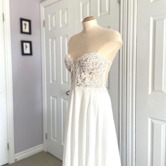 Size 4 Strapless Sweetheart Neckline Wedding Gown - Picture 6 of 6